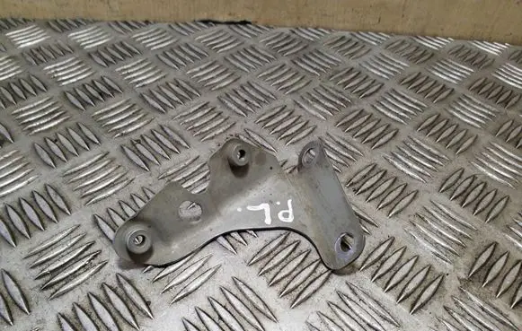 Fender mounting bracket