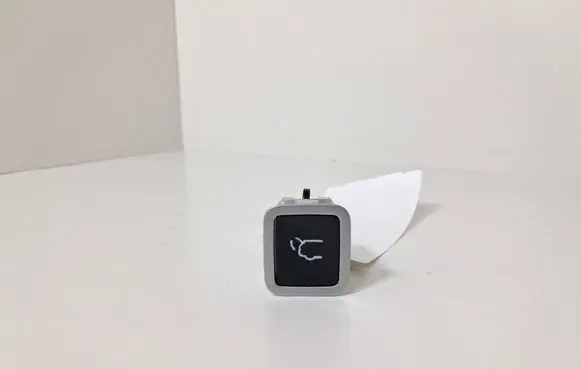 Chrysler Pacifica Tailgate/boot open switch button 