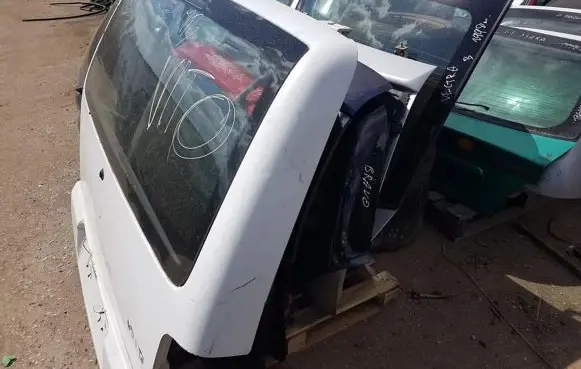 Ford Mondeo MK II Tailgate/trunk/boot lid
