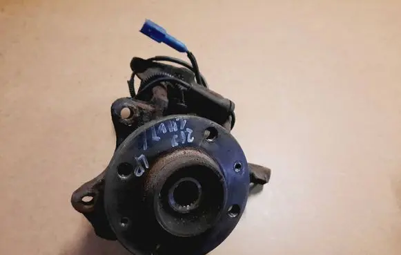 Peugeot 207 Front wheel hub spindle knuckle