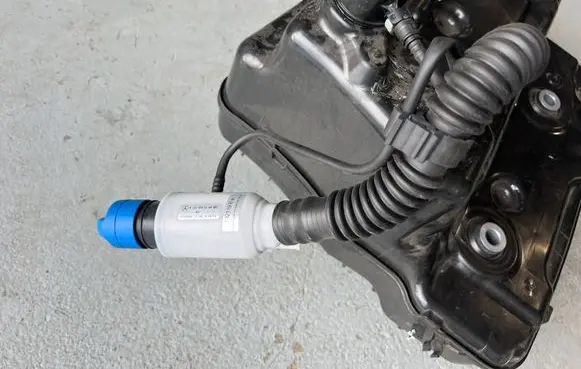 Mercedes-Benz E W214 AdBlue liquid reservoir A2144701300 A2144701200