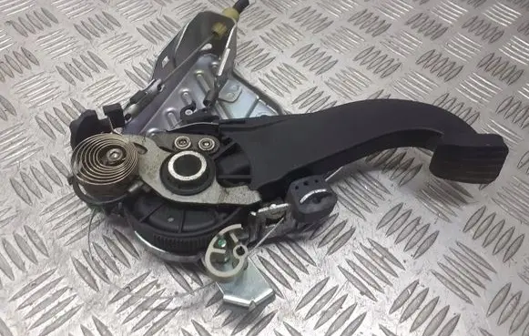 Mercedes-Benz C W204 Clutch pedal A2044200084