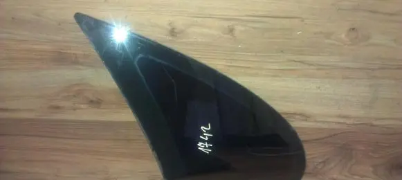 Renault Scenic I Rear side window nenustatyat