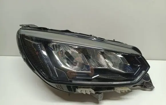 Peugeot 208 II Headlight/headlamp 9833036180