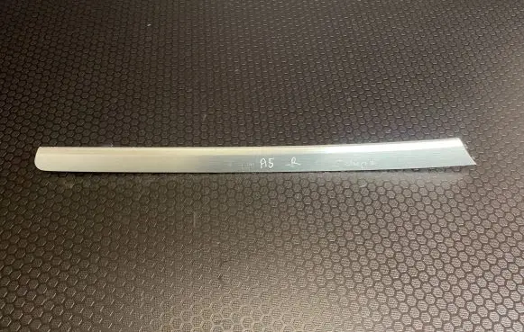 Audi A5 8T 8F Front door trim bar 8T0867410