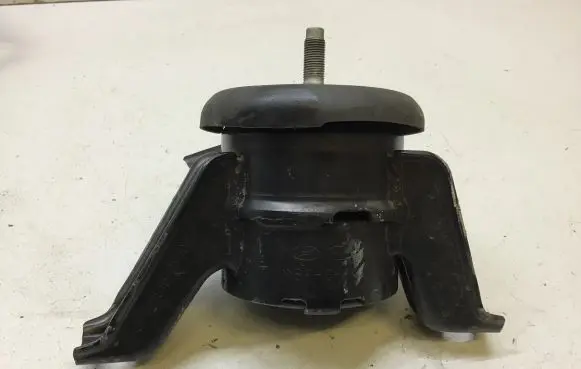 KIA Sportage Engine mount bracket 21815D9100 21814A9000