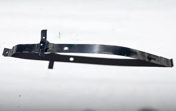 Fuel tank mounting bracket