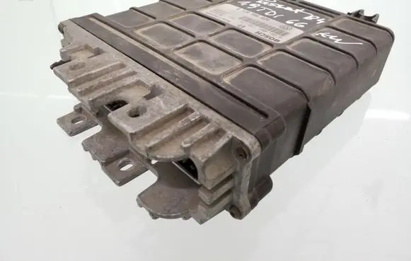Volkswagen PASSAT B4 Engine control unit/module 028906021B 0281001172