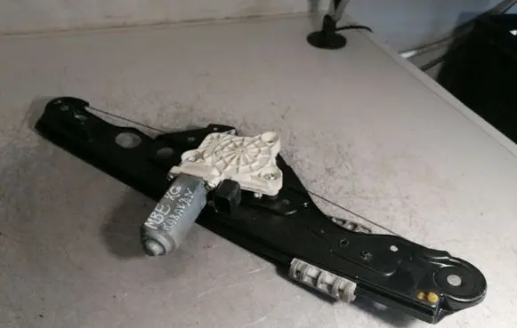 Mercedes-Benz E W211 Rear door window regulator with motor A2118202342