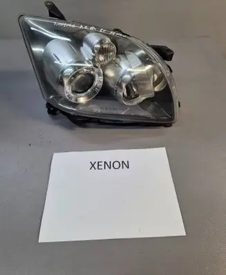 Toyota Avensis T250 Headlight/headlamp