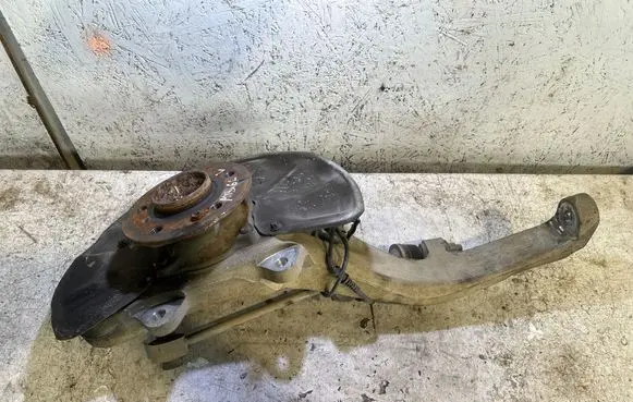 Mercedes-Benz GL X166 Front wheel hub 16609