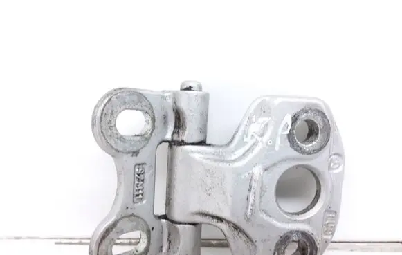 Mercedes-Benz E W210 Front door upper hinge
