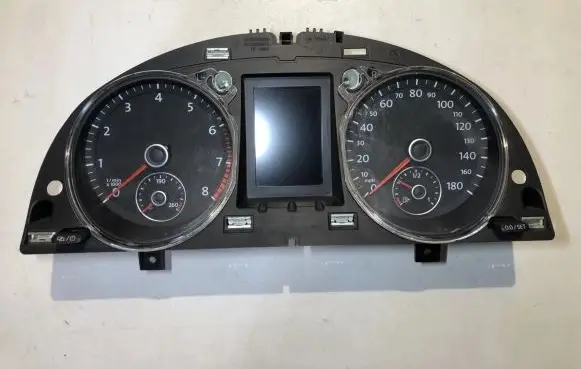 Volkswagen PASSAT CC Speedometer (instrument cluster) 3C8920971B