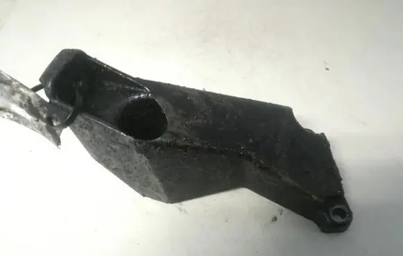 Audi A4 S4 B6 8E 8H Engine mounting bracket 8E0199307A