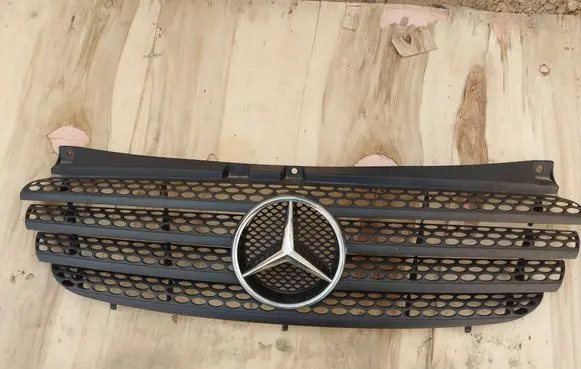 Mercedes-Benz Vito Viano W639 Front bumper upper radiator grill A6398800185