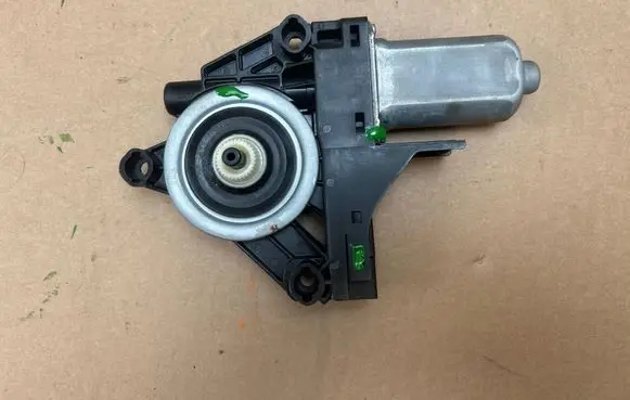 Volvo V60 Front door window regulator motor 966268103