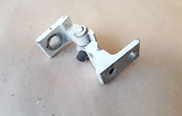 Volkswagen Polo V 6R Rear door lower hinge 7N0831401