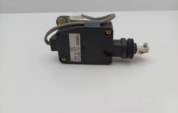 Mazda Demio Tailgate boot lock/latch motor D20162350A