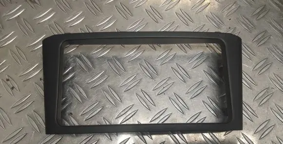 Radio/GPS head unit trim