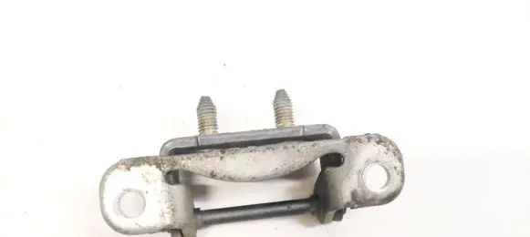 Subaru Forester SF Tailgate/trunk/boot hinge