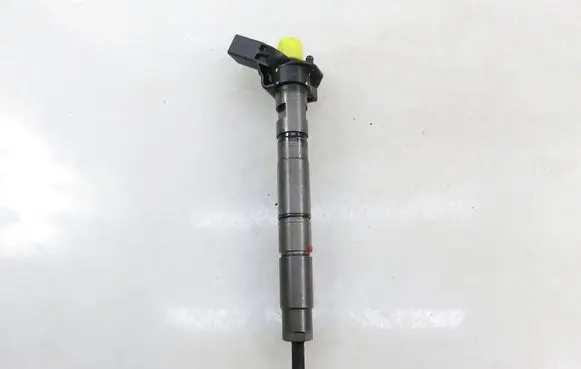 Audi A5 8T 8F Fuel injector 0445115058 057130277AG