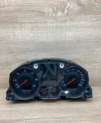 Volkswagen PASSAT B6 Speedometer (instrument cluster) 3C0920871