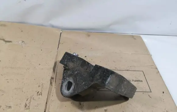 Volkswagen Transporter - Caravelle T5 Engine mounting bracket 7H0199207B
