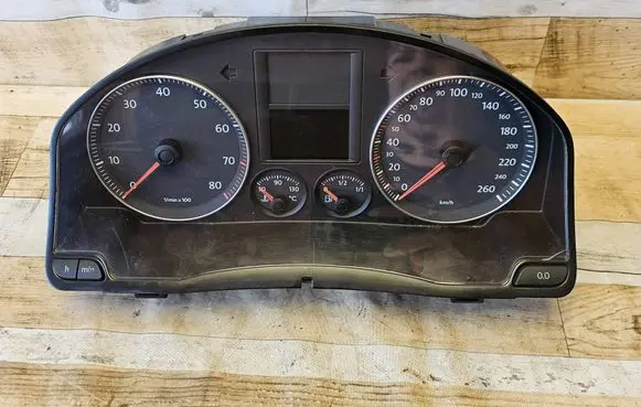 Volkswagen Jetta V Speedometer (instrument cluster) 1K0920854P H524R15J