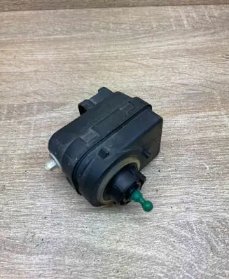 Renault Scenic I Headlight level adjustment motor 7700840141