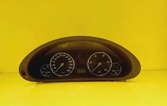 Speedometer (instrument cluster)
