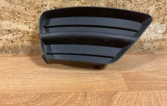 Ford Focus Front bumper lower grill 2M5119952AD