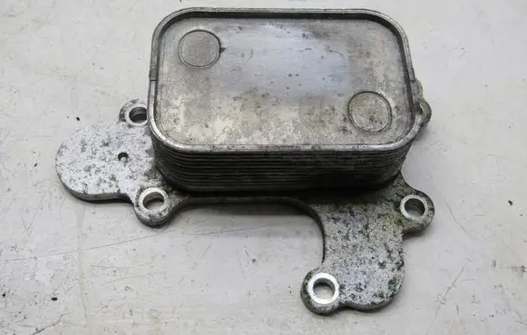 Peugeot 3008 II Engine oil radiator GMAUTO4574097