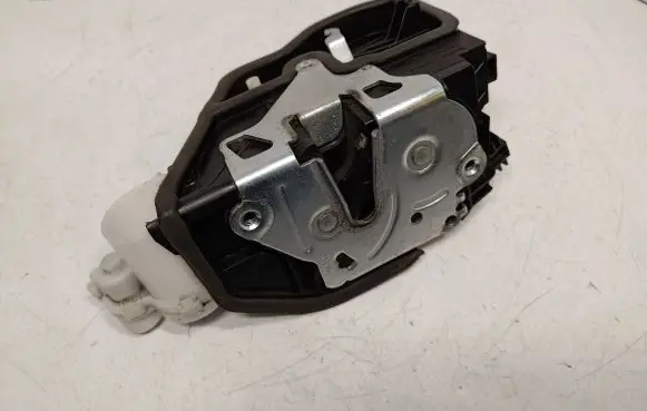 BMW X3 F25 Front door lock 7318419 51217318419 51217283627