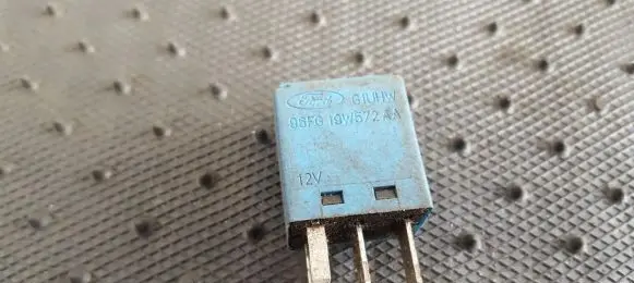 Ford Mondeo MK II Other relay 96FG19W572AA V23074