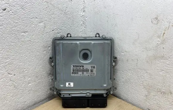 Volvo V70 Engine control unit/module 30785100AB 1039S18372 0281012765