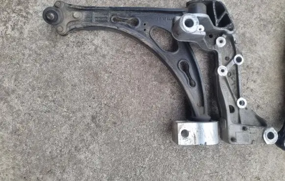 Volkswagen Touran I Front lower control arm/wishbone 1K0407153G