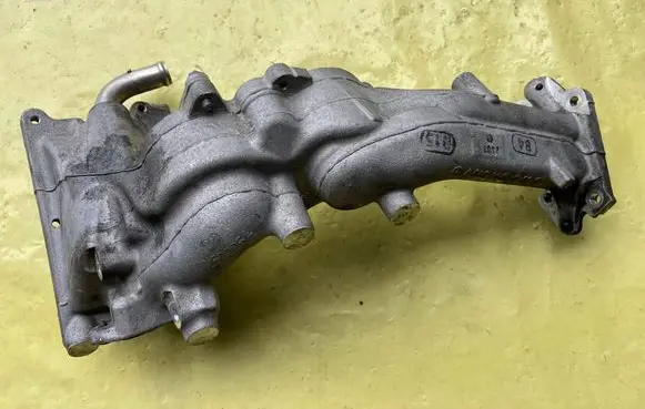 Mercedes-Benz C AMG W204 EGR valve cooler A6461401608