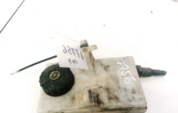 Brake fluid reservoir