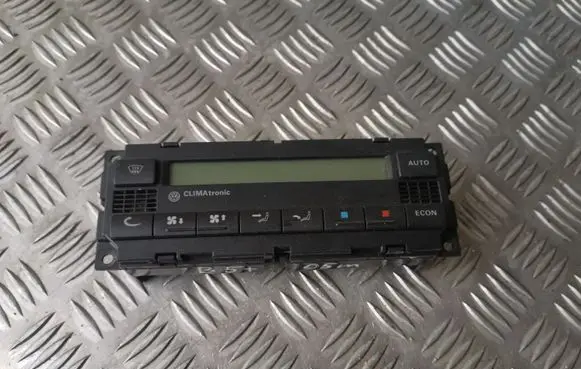 Volkswagen PASSAT B5.5 Climate control unit