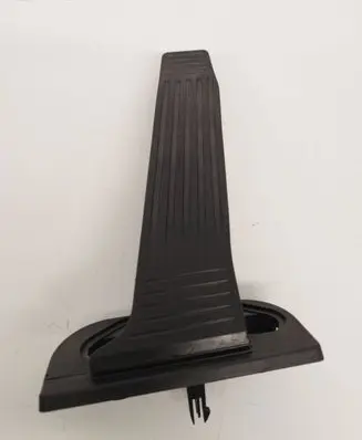 Accelerator throttle pedal