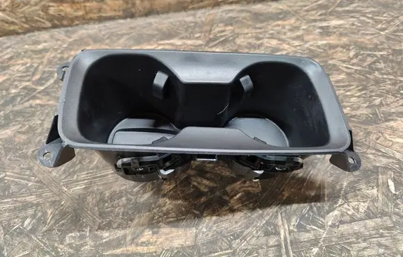 Cup holder front