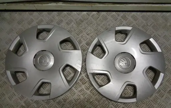Skoda Rapid (NH) R15 wheel hub/cap/trim 5JA601147A