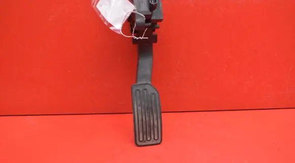 Nissan Leaf I (ZE0) Accelerator throttle pedal 180023RA0B