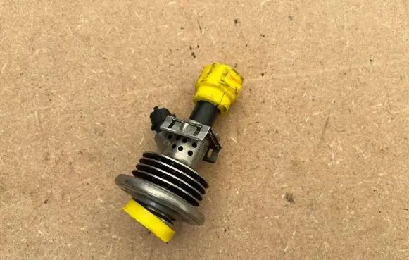Mercedes-Benz ML W164 Fuel pressure sensor a1644900413 0001 0444B00317