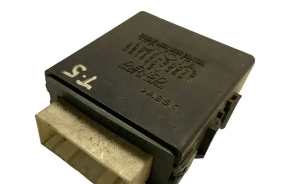 Toyota Avensis T250 Door control unit/module 8597020010 0515003601