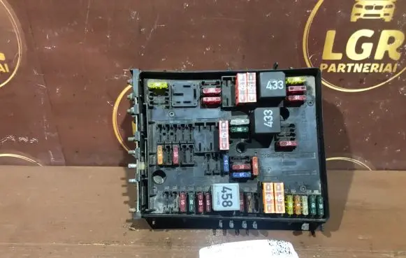 Volkswagen Touran I Fuse box set 1K0937805