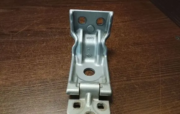Renault Master II Loading door lower hinge 844000013R