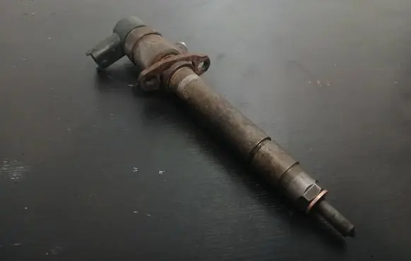 Volvo XC90 Fuel injector 8658351