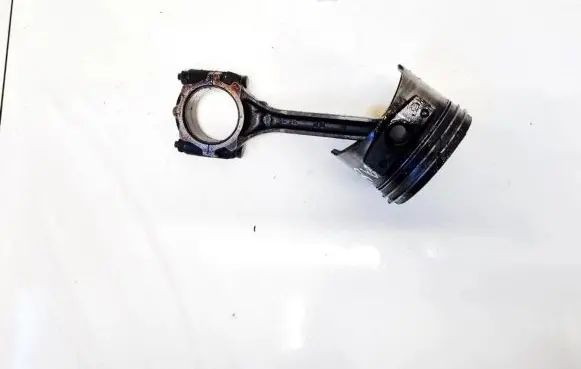 Hyundai Santa Fe Piston with connecting rod