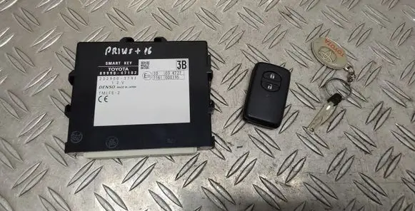 Toyota Prius+ (ZVW40) Ignition key/card 8999047102